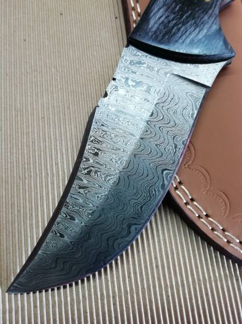 HANDMADE DAMASCUS STEEL HUNTING KNIFE !!!