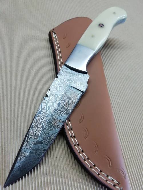 HANDMADE DAMASCUS STEEL HUNTING KNIFE !!!