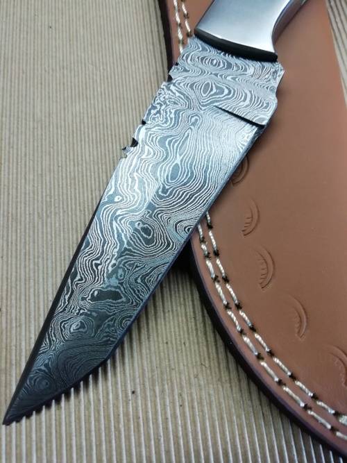 HANDMADE DAMASCUS STEEL HUNTING KNIFE !!!