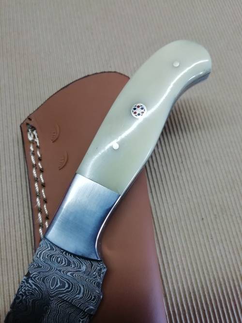HANDMADE DAMASCUS STEEL HUNTING KNIFE !!!