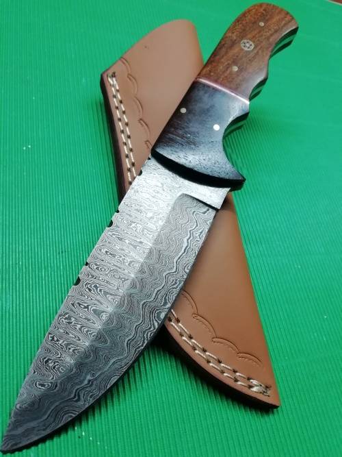 HANDMADE DAMASCUS STEEL HUNTING KNIFE !!!