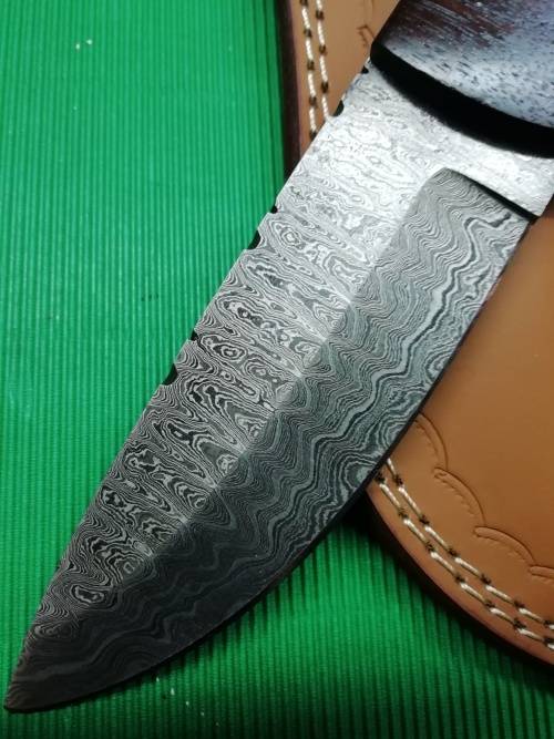 HANDMADE DAMASCUS STEEL HUNTING KNIFE !!!