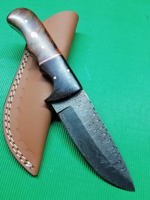 HANDMADE DAMASCUS STEEL HUNTING KNIFE !!!
