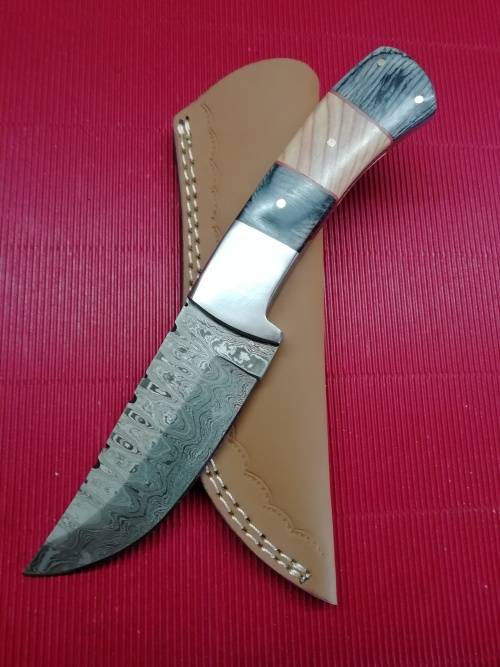 HANDMADE DAMASCUS STEEL HUNTING KNIFE !!!