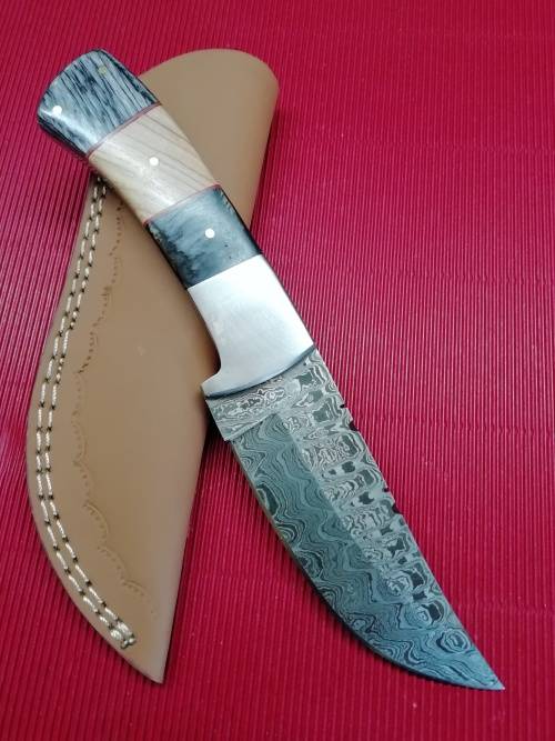 HANDMADE DAMASCUS STEEL HUNTING KNIFE !!!