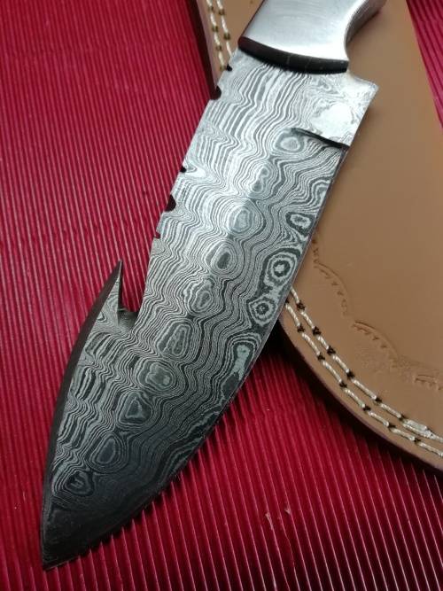 HANDMADE DAMASCUS STEEL HUNTING KNIFE !!!