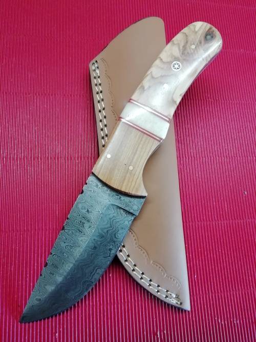 HANDMADE DAMASCUS STEEL HUNTING KNIFE !!!