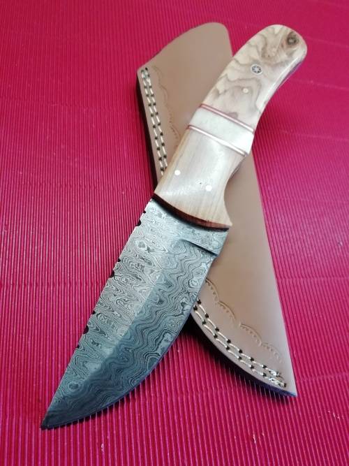 HANDMADE DAMASCUS STEEL HUNTING KNIFE !!!
