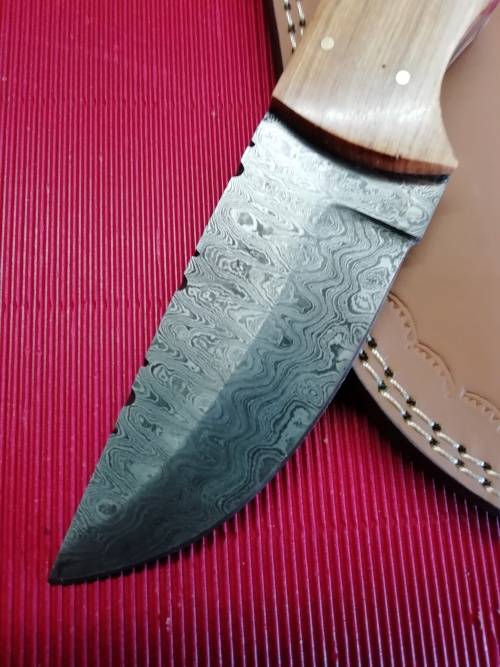 HANDMADE DAMASCUS STEEL HUNTING KNIFE !!!