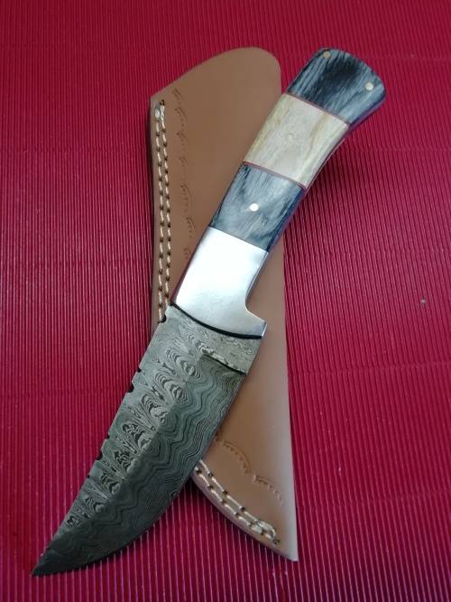 HANDMADE DAMASCUS STEEL HUNTING KNIFE !!!