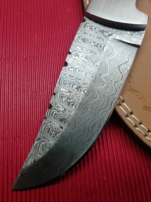 HANDMADE DAMASCUS STEEL HUNTING KNIFE !!!