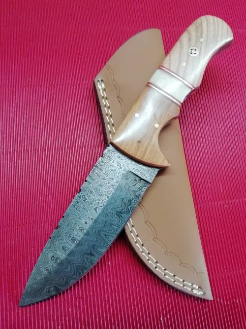 HANDMADE DAMASCUS STEEL HUNTING KNIFE !!!