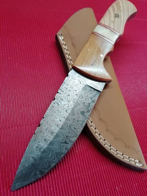 HANDMADE DAMASCUS STEEL HUNTING KNIFE !!!