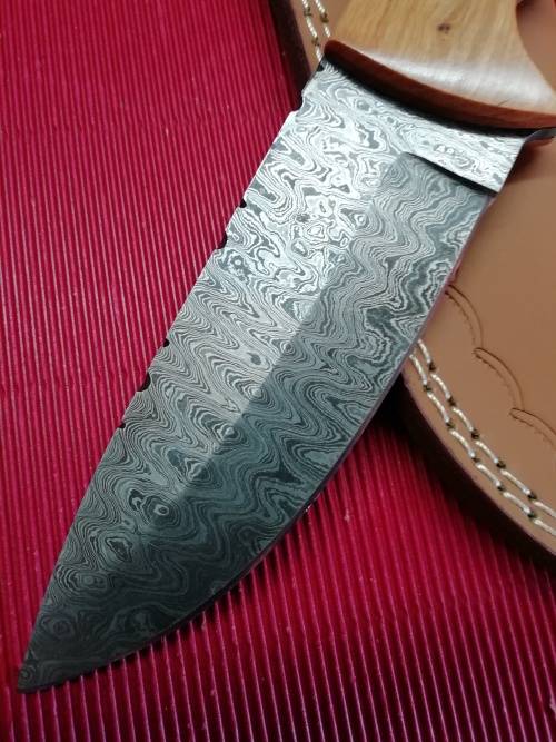 HANDMADE DAMASCUS STEEL HUNTING KNIFE !!!