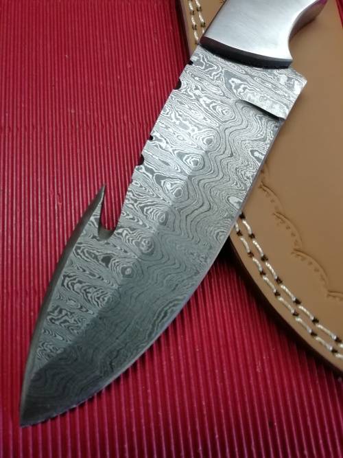 HANDMADE DAMASCUS STEEL HUNTING KNIFE !!!