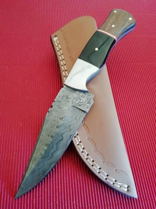 HANDMADE DAMASCUS STEEL HUNTING KNIFE !!!