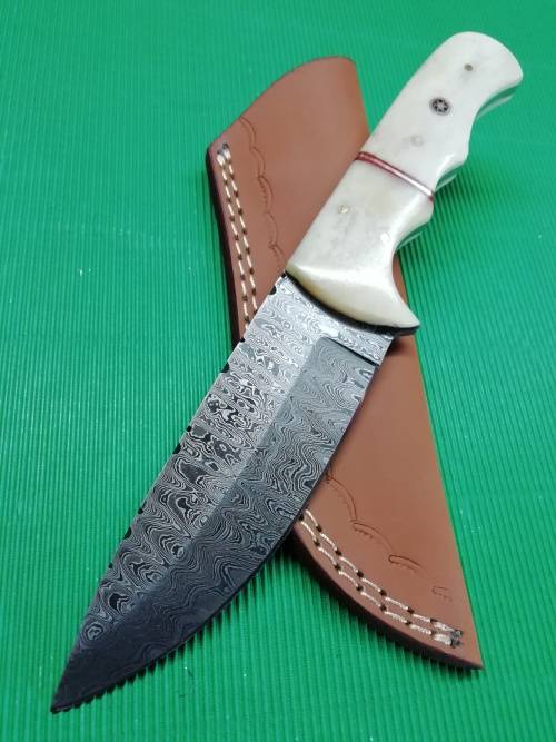 HANDMADE DAMASCUS STEEL HUNTING KNIFE !!!