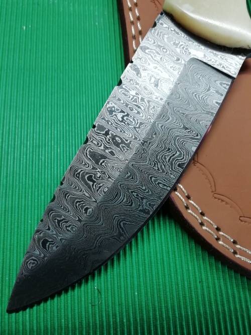 HANDMADE DAMASCUS STEEL HUNTING KNIFE !!!