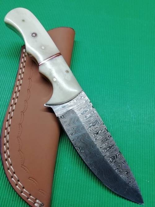 HANDMADE DAMASCUS STEEL HUNTING KNIFE !!!