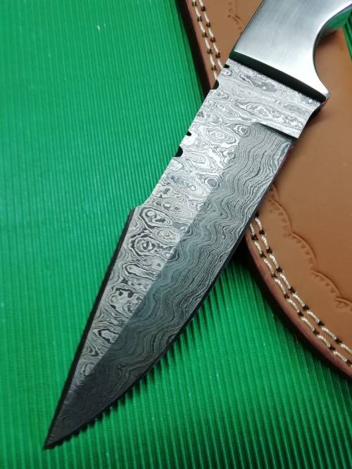 HANDMADE DAMASCUS STEEL HUNTING KNIFE !!!