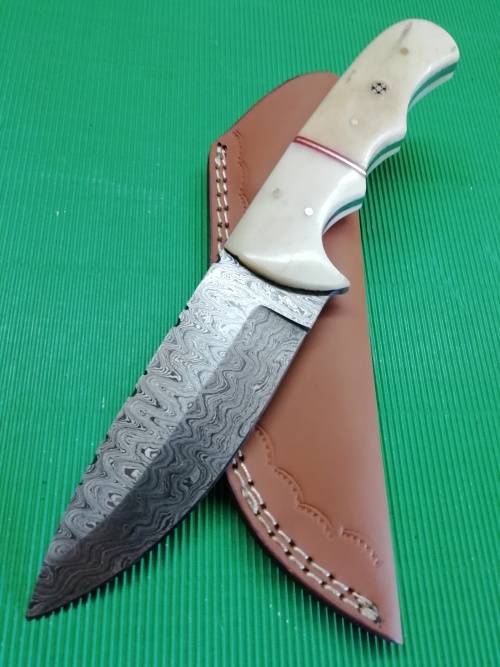 HANDMADE DAMASCUS STEEL HUNTING KNIFE !!!