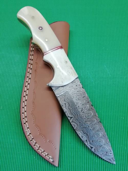 HANDMADE DAMASCUS STEEL HUNTING KNIFE !!!
