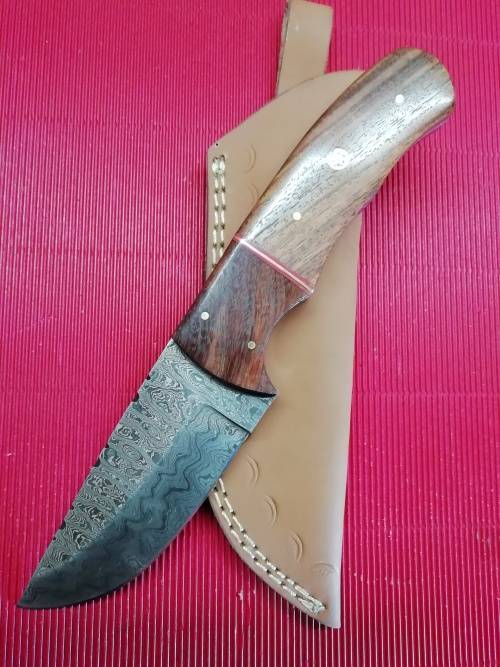 HANDMADE DAMASCUS STEEL HUNTING KNIFE !!!