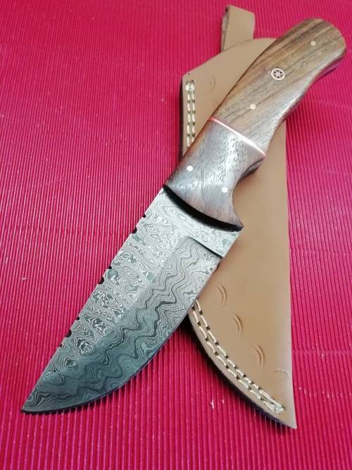 HANDMADE DAMASCUS STEEL HUNTING KNIFE !!!