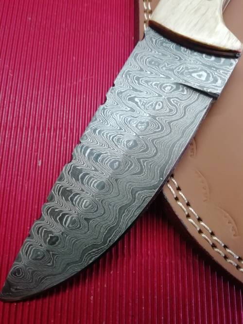 HANDMADE DAMASCUS STEEL HUNTING KNIFE !!!