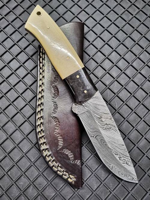 HANDMADE DAMASCUS STEEL HUNTING KNIFE !!!