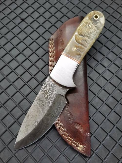 HANDMADE DAMASCUS STEEL HUNTING KNIFE !!!