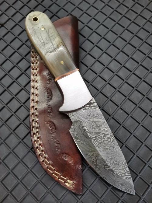 HANDMADE DAMASCUS STEEL HUNTING KNIFE !!!