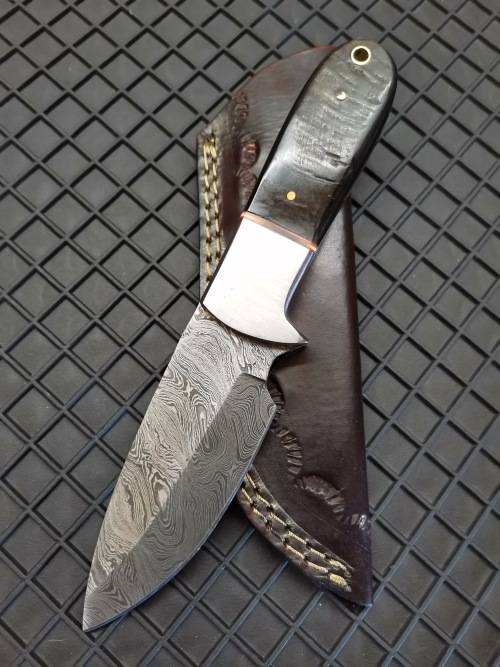 HANDMADE DAMASCUS STEEL HUNTING KNIFE !!!