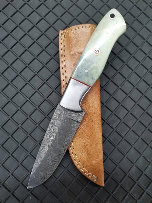 HANDMADE DAMASCUS STEEL HUNTING KNIFE !!!