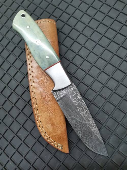 HANDMADE DAMASCUS STEEL HUNTING KNIFE !!!