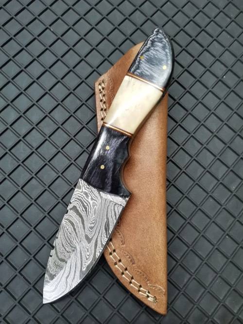 HANDMADE DAMASCUS STEEL HUNTING KNIFE !!!