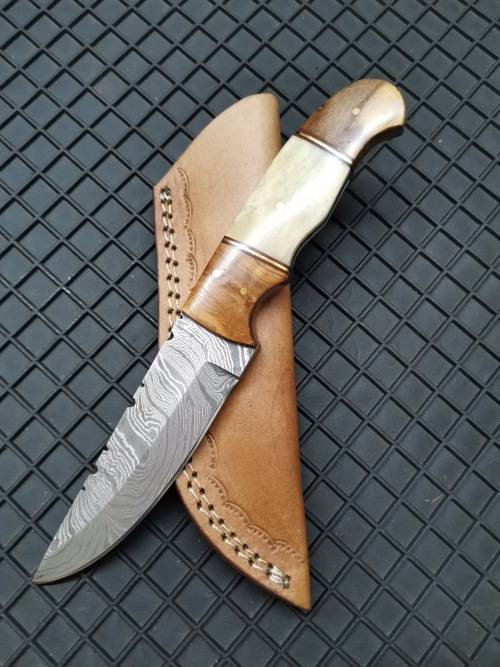 HANDMADE DAMASCUS STEEL HUNTING KNIFE !!!