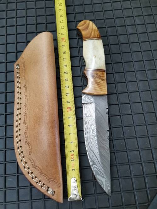 HANDMADE DAMASCUS STEEL HUNTING KNIFE !!!