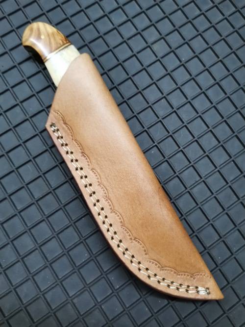 HANDMADE DAMASCUS STEEL HUNTING KNIFE !!!