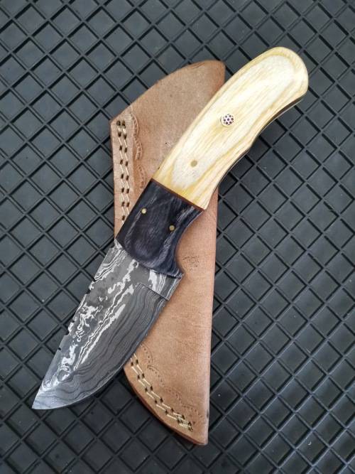 HANDMADE DAMASCUS STEEL HUNTING KNIFE