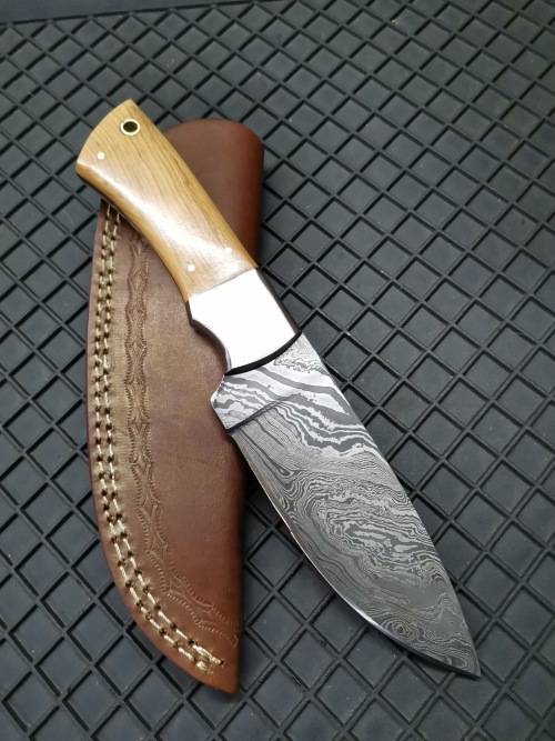 HANDMADE DAMASCUS STEEL HUNTING KNIFE