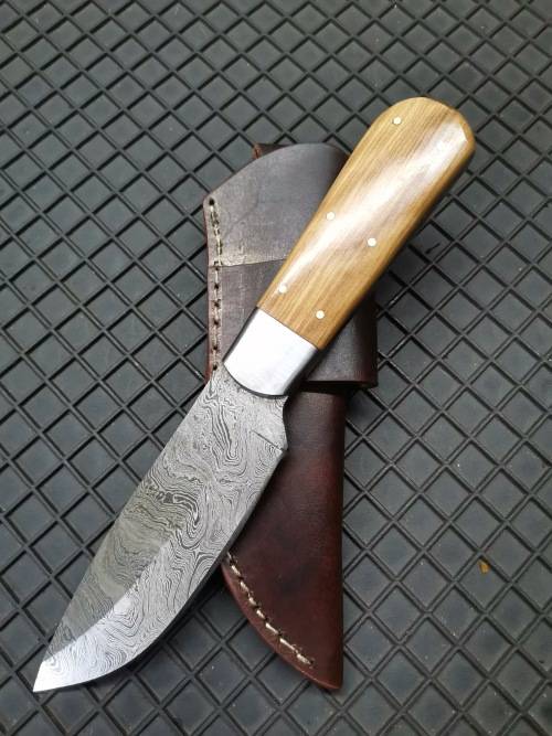 HANDMADE DAMASCUS STEEL HUNTING KNIFE