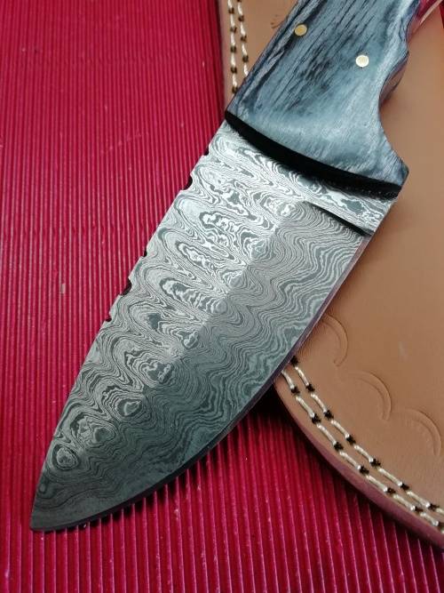 HANDMADE DAMASCUS STEEL HUNTING KNIFE !!!