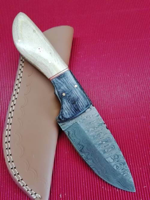 HANDMADE DAMASCUS STEEL HUNTING KNIFE !!!
