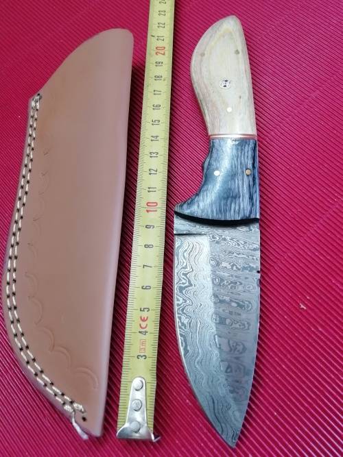 HANDMADE DAMASCUS STEEL HUNTING KNIFE !!!