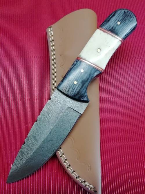 HANDMADE DAMASCUS STEEL HUNTING KNIFE !!!