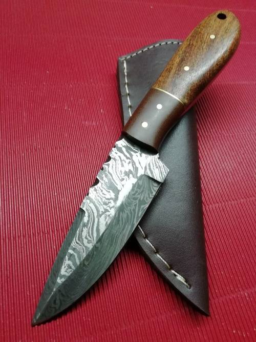 HANDMADE DAMASCUS STEEL HUNTING KNIFE !!!