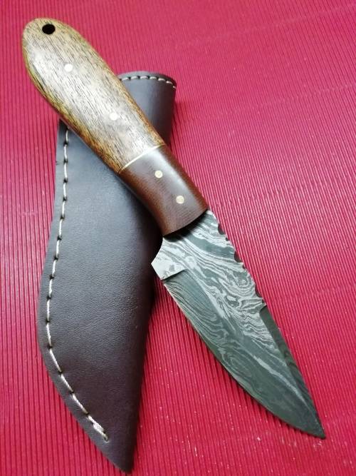 HANDMADE DAMASCUS STEEL HUNTING KNIFE !!!