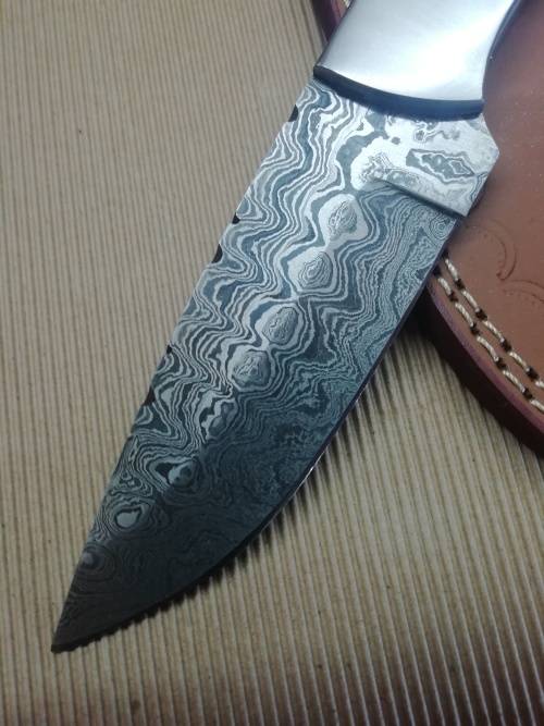 HANDMADE DAMASCUS STEEL HUNTING KNIFE !!!