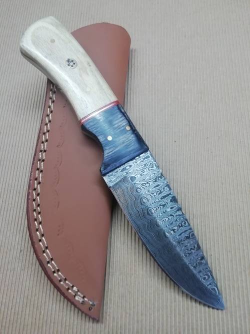 HANDMADE DAMASCUS STEEL HUNTING KNIFE !!!